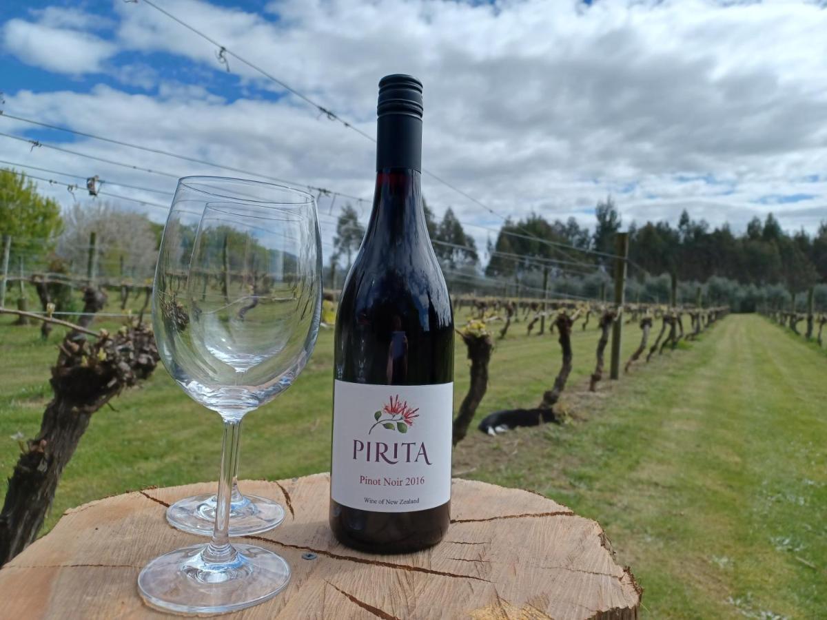 Pirita Vineyard Cottage. Upper Moutere Eksteriør billede